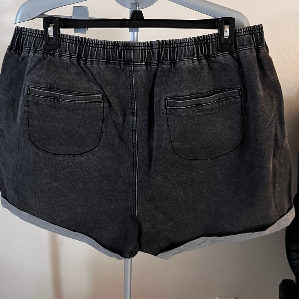 Black Jean Shorts with Elastic Waist and Cuffed Hem - Picture 2 of 4